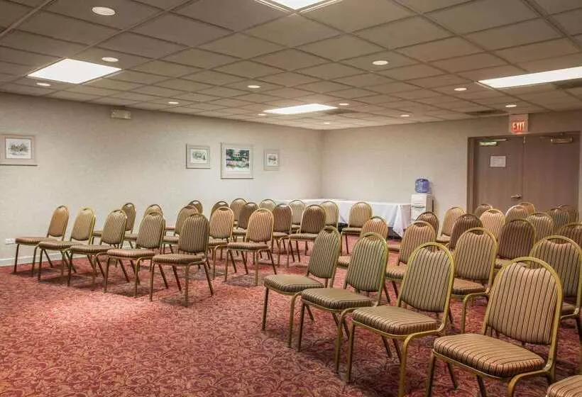 فندق Quality Inn & Suites St Charles West Chicago