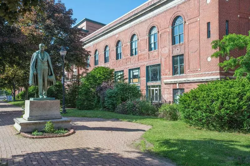 فندق Queen City Inn