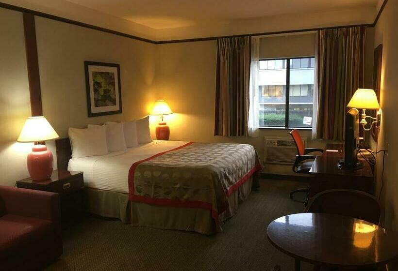 فندق Ramada By Wyndham Portland Airport