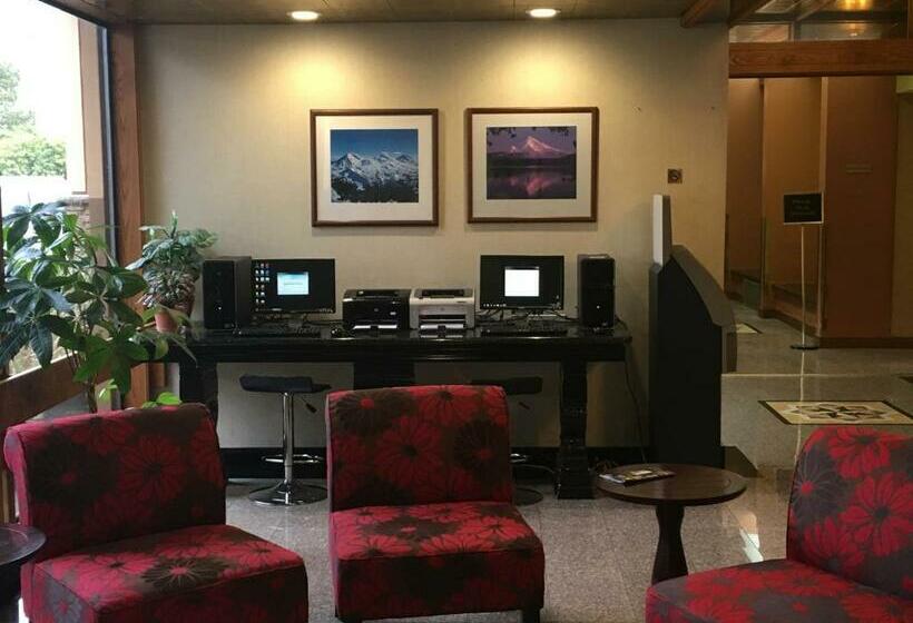 فندق Ramada By Wyndham Portland Airport