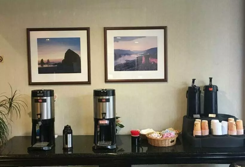 בית מלון כפרי Ramada By Wyndham Portland Airport