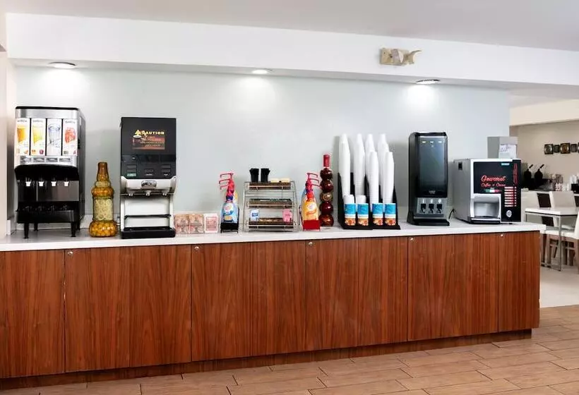 فندق Red Roof Plus Miami Airport