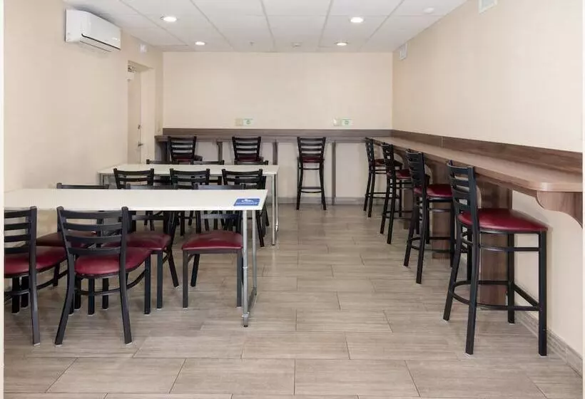 فندق Red Roof Plus Miami Airport