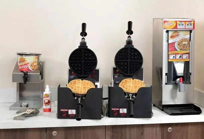 فندق Red Roof Plus Miami Airport