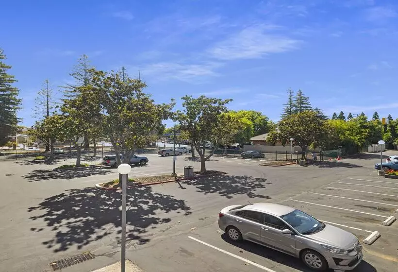 Surestay Plus Hotel By Best Western Sacramento North