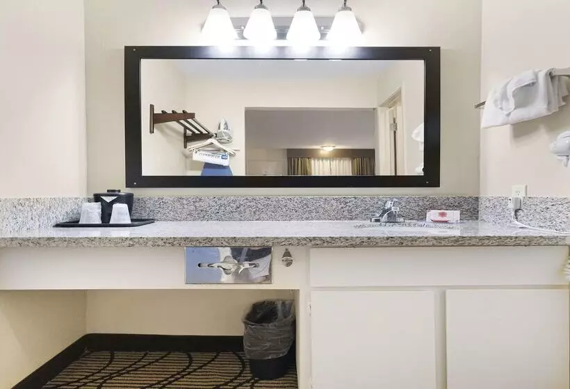 Surestay Plus Hotel By Best Western Sacramento North