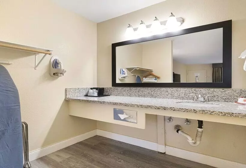 Surestay Plus Hotel By Best Western Sacramento North