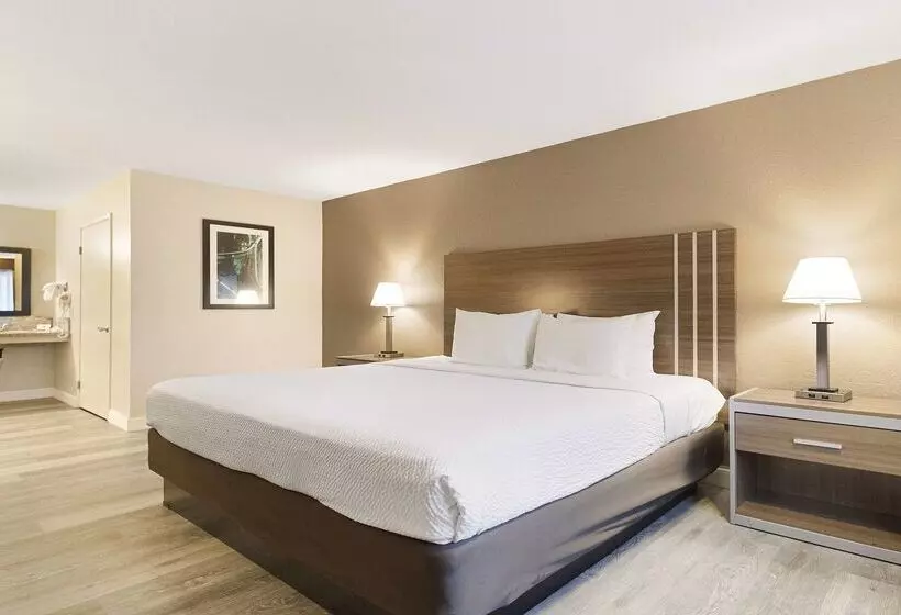 Surestay Plus Hotel By Best Western Sacramento North