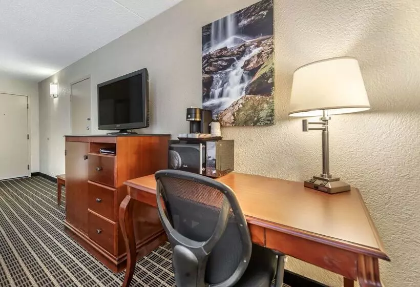 فندق Best Western Plus Bridgeport Inn