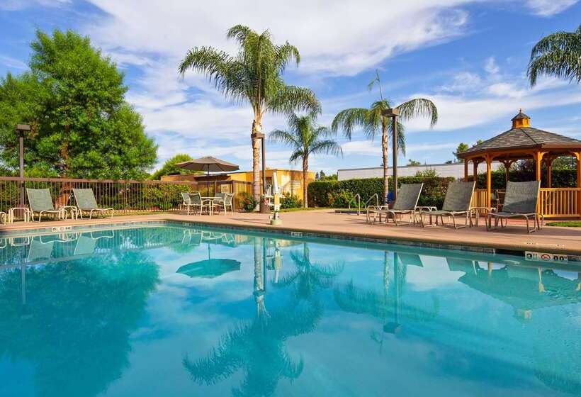 هتل Best Western Plus Fresno Airport