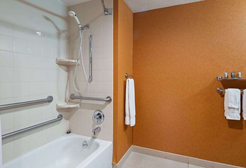 هتل Best Western Plus Fresno Airport