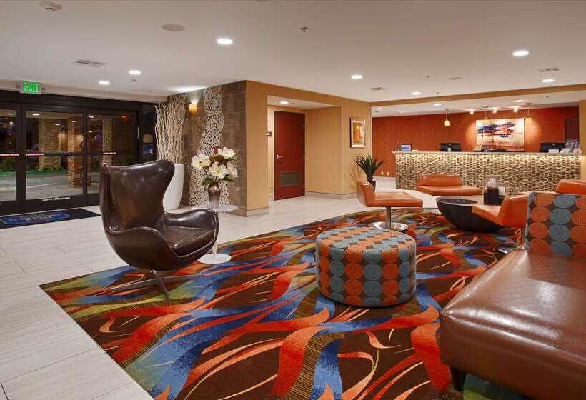 هتل Best Western Plus Fresno Airport