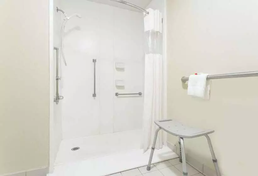 בית מלון כפרי Days Inn By Wyndham Norfolk Airport