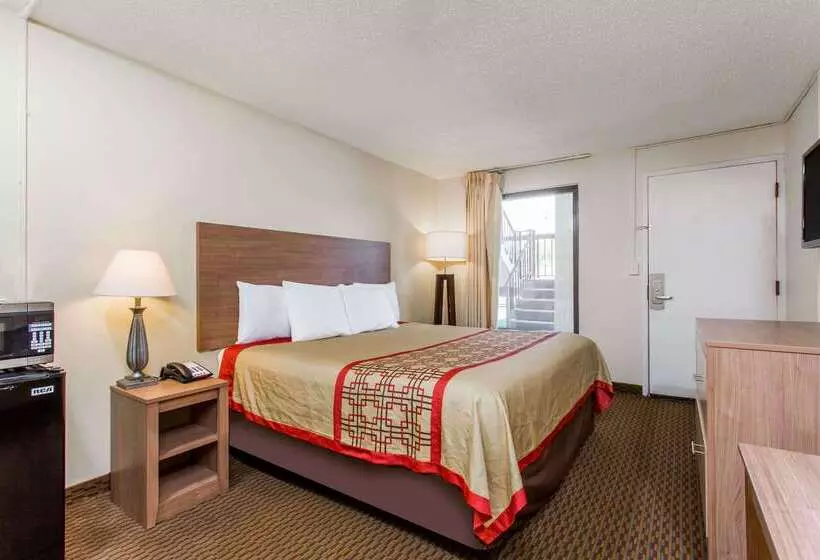 בית מלון כפרי Days Inn By Wyndham Norfolk Airport