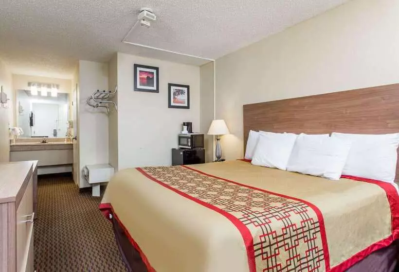 בית מלון כפרי Days Inn By Wyndham Norfolk Airport