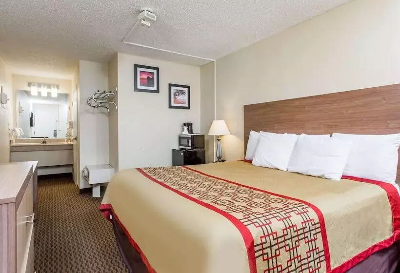 בית מלון כפרי Days Inn By Wyndham Norfolk Airport