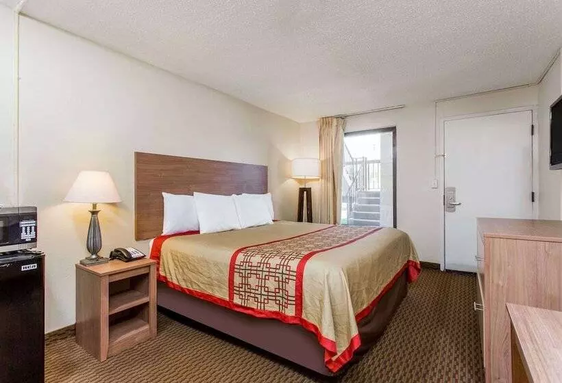 בית מלון כפרי Days Inn By Wyndham Norfolk Airport