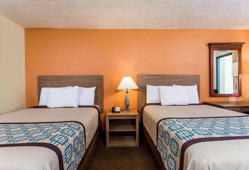 בית מלון כפרי Days Inn By Wyndham Norfolk Airport