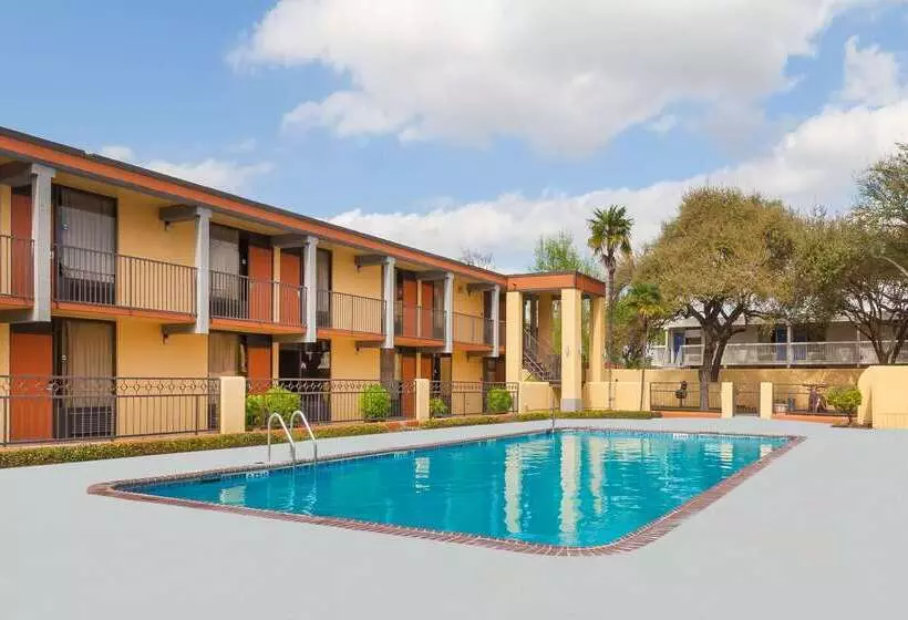 ホテル Days Inn By Wyndham Uvalde