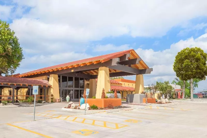 ホテル Days Inn By Wyndham Uvalde