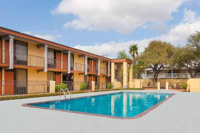 ホテル Days Inn By Wyndham Uvalde