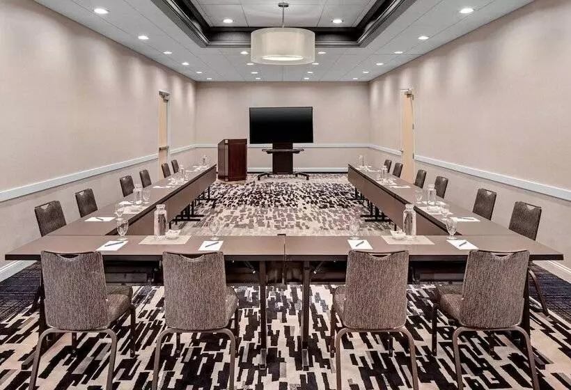 Delta Hotels By Marriott Minneapolis Northeast