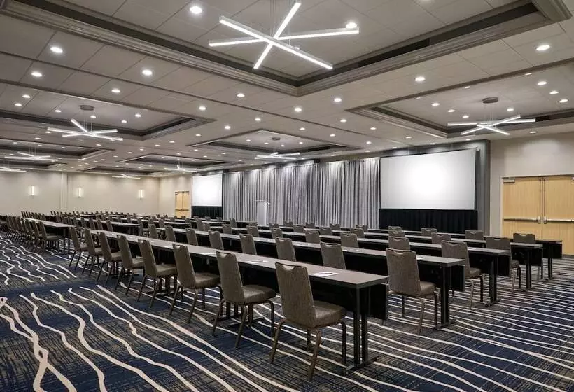 Delta Hotels By Marriott Minneapolis Northeast