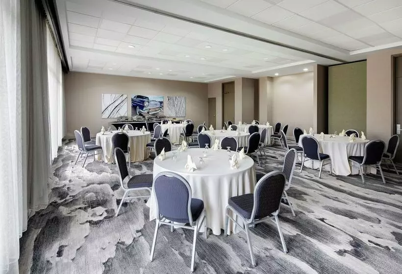 ホテル Embassy Suites By Hilton Detroit Troy Auburn Hills