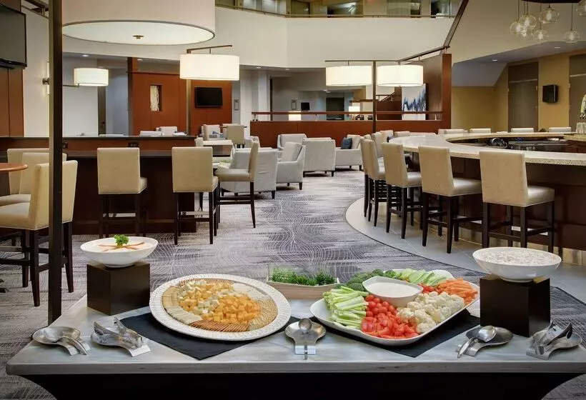 ホテル Embassy Suites By Hilton Detroit Troy Auburn Hills