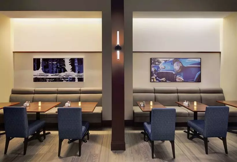 ホテル Embassy Suites By Hilton Detroit Troy Auburn Hills