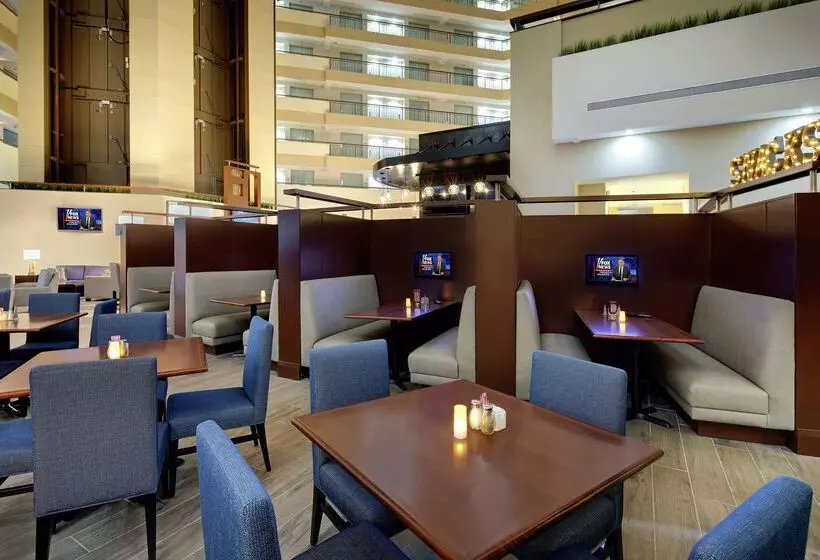 ホテル Embassy Suites By Hilton Detroit Troy Auburn Hills