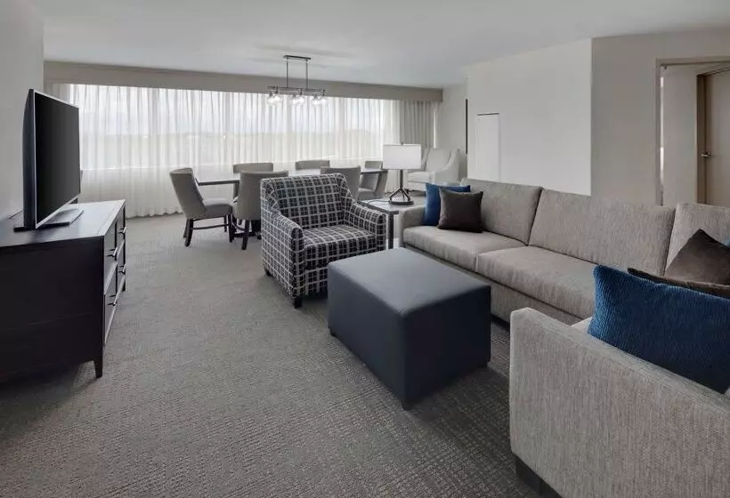 ホテル Embassy Suites By Hilton Detroit Troy Auburn Hills