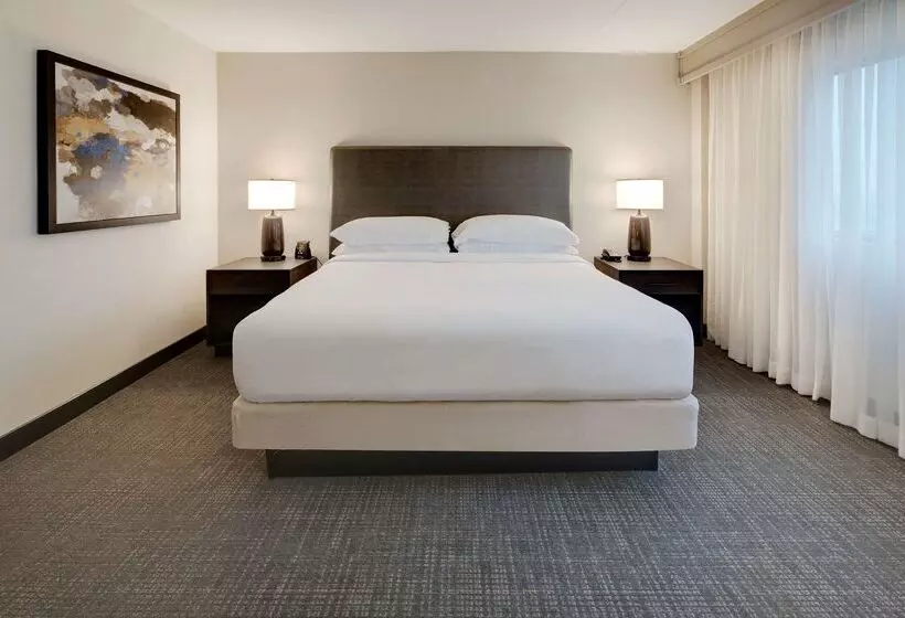 ホテル Embassy Suites By Hilton Detroit Troy Auburn Hills