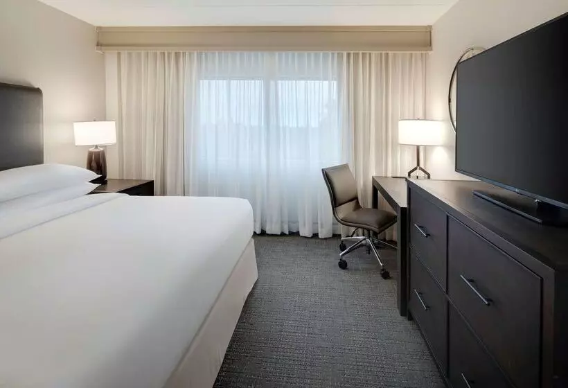 ホテル Embassy Suites By Hilton Detroit Troy Auburn Hills