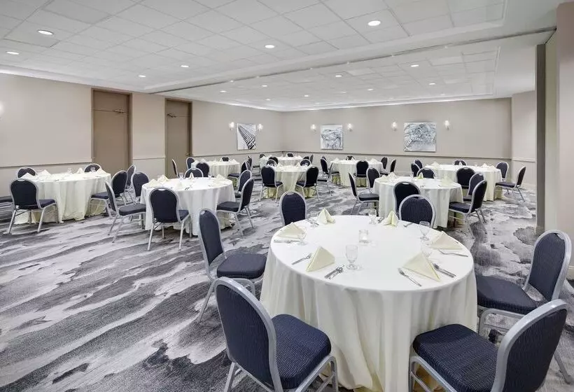 ホテル Embassy Suites By Hilton Detroit Troy Auburn Hills