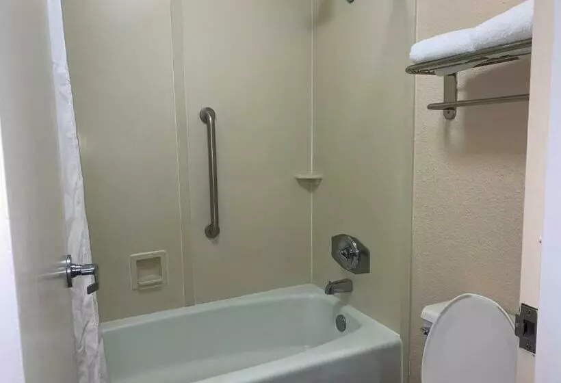 Отель The Garden Plaza