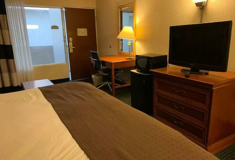 Отель The Garden Plaza