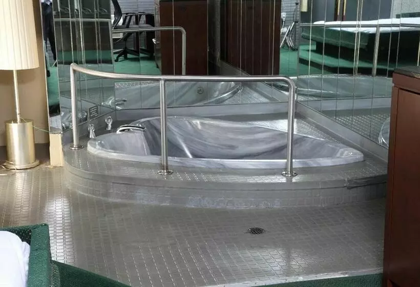 Отель Grantmoore Motor Lodge