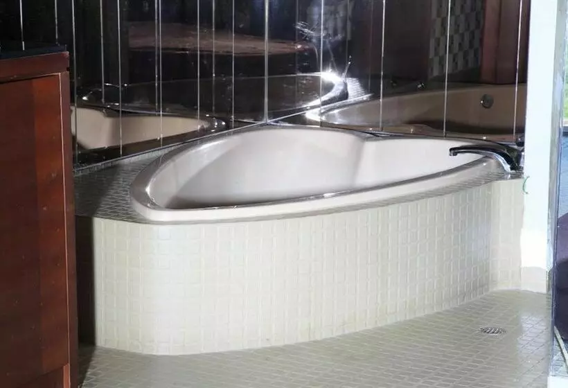 Отель Grantmoore Motor Lodge