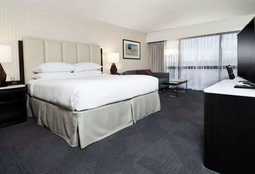 هتل Hilton Greenville