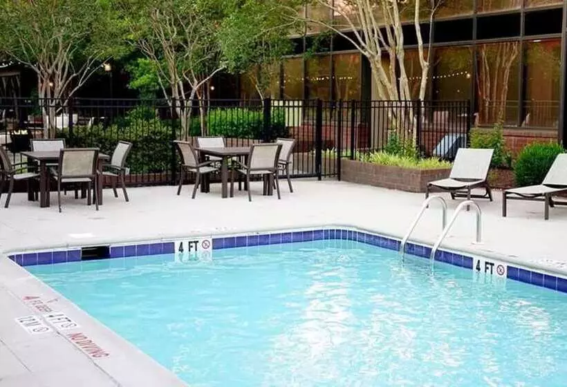 هتل Hilton Greenville