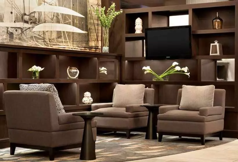 هتل Hilton Greenville