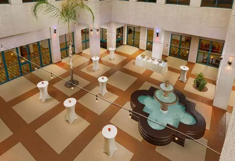 هتل Hilton Phoenix Airport