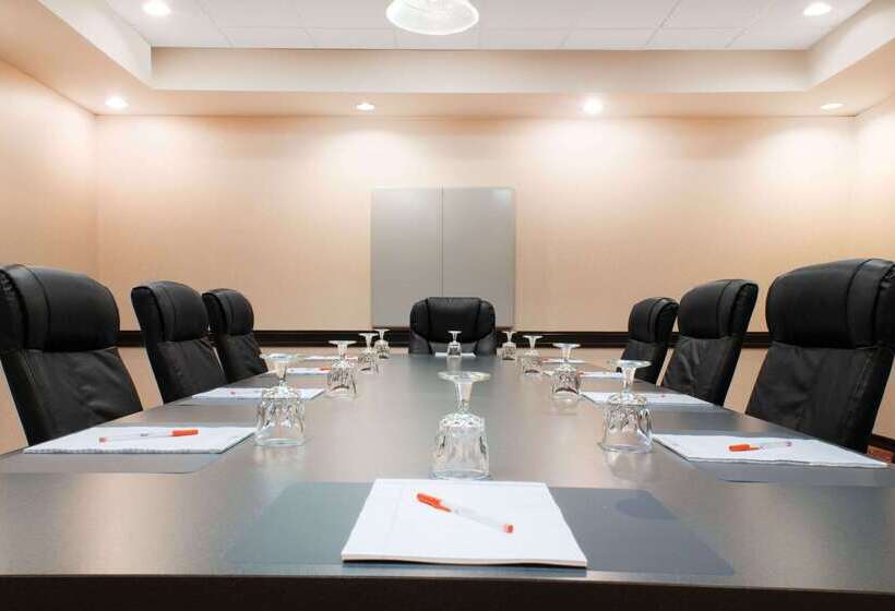 فندق Howard Johnson By Wyndham Lima