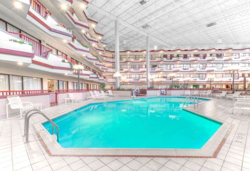 فندق Howard Johnson By Wyndham Lima