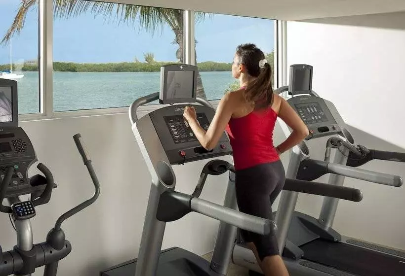 בית מלון כפרי Beachside Resort & Residences