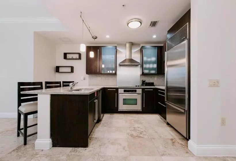 בית מלון כפרי Beachside Resort & Residences