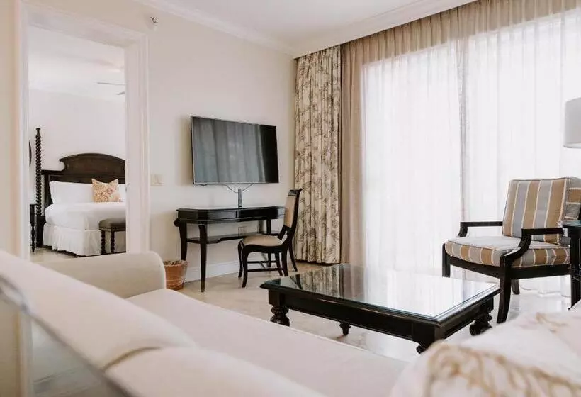 בית מלון כפרי Beachside Resort & Residences