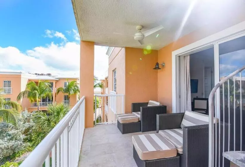 בית מלון כפרי Beachside Resort & Residences