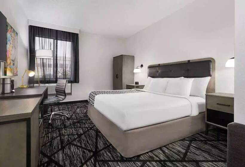 فندق La Quinta By Wyndham Cleveland Airport West